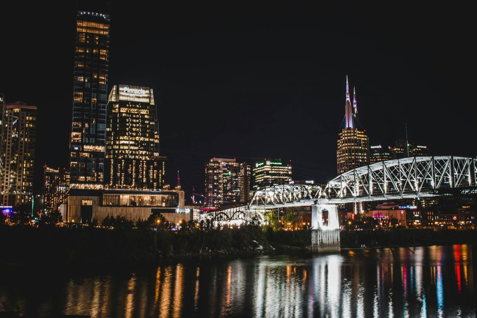 Downtown Nashville skyline and the pedestrian bridge at night